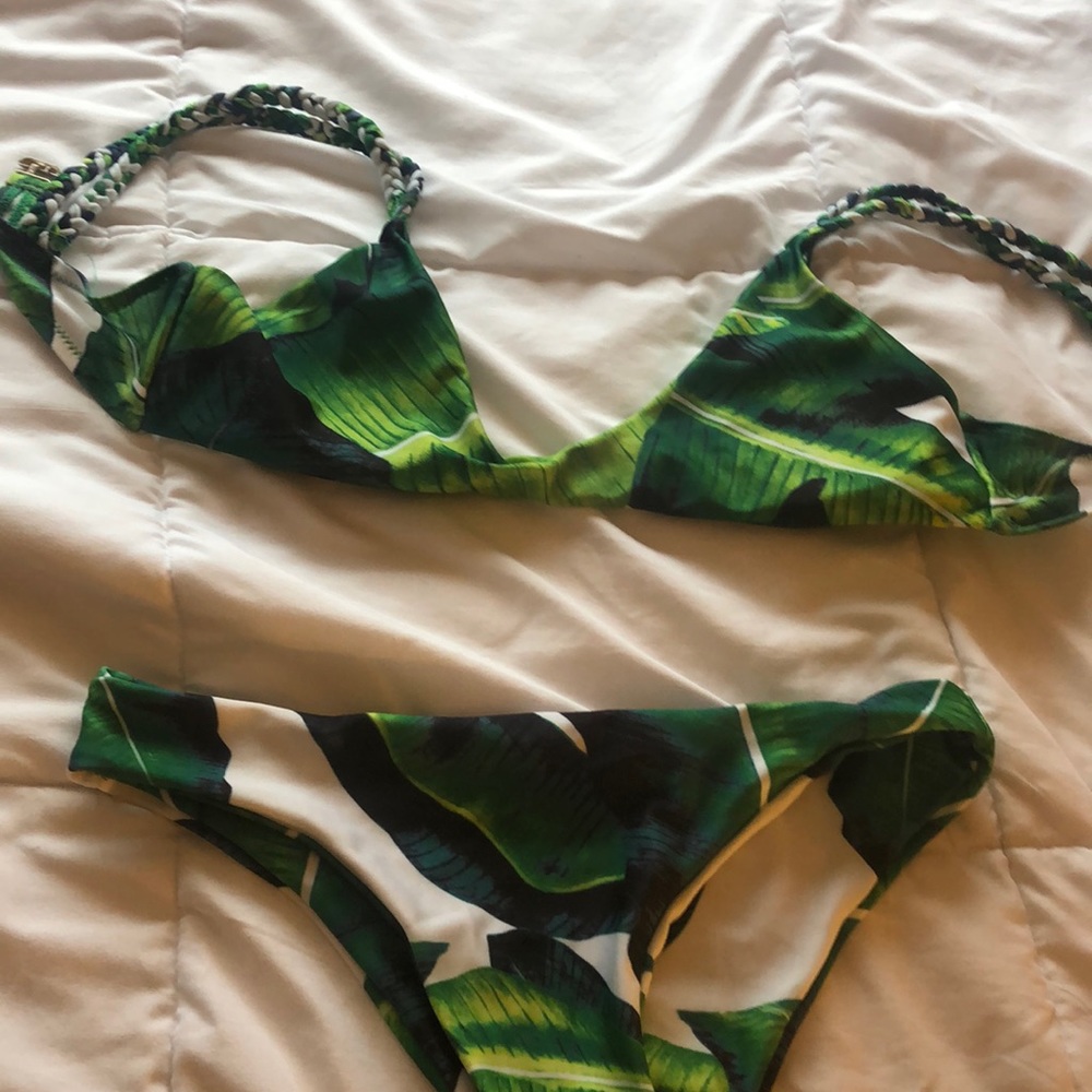 Super cute palm tree bikini!